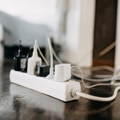 10 astuces pour cacher vos fils électriques