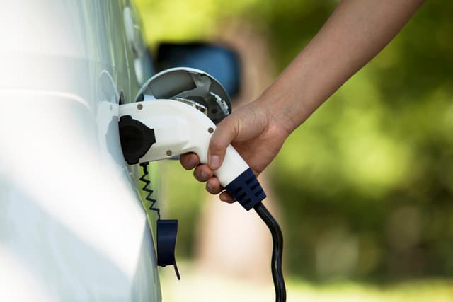 Carburer à l'électrique n'a jamais été aussi IZI !
