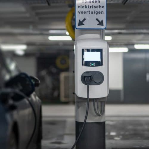 Quelle borne de recharge choisir en copropriété ? Le comparatif IZI by EDF