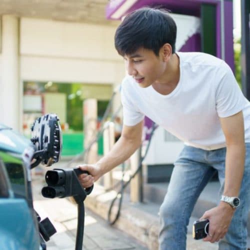Recharger sa voiture électrique sur une borne rapide