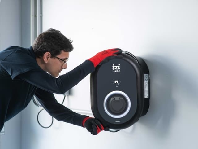 Rechargez votre véhicule électrique avec IZI by EDF