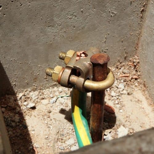 Installation d’un piquet de terre : 5 étapes clés