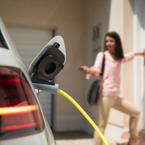 Comment recharger sa voiture électrique à domicile​ ?