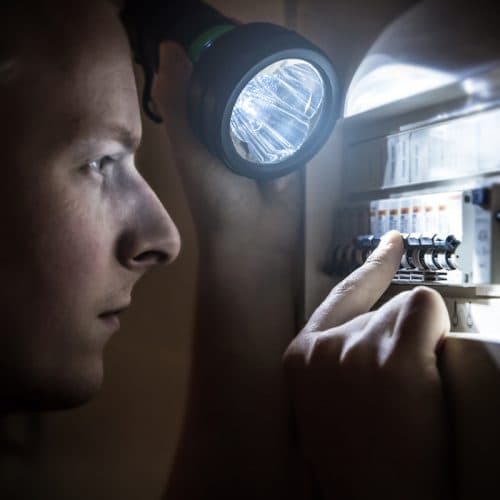 Comment trouver l’origine d’un problème électrique ?