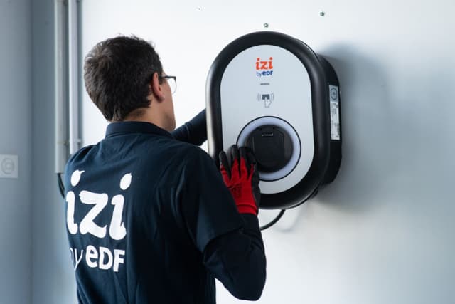 Installez votre borne de recharge à domicile avec IZI by EDF !