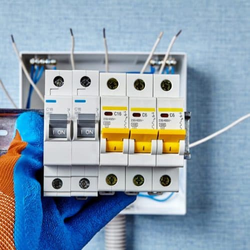 Quels labels obligatoires pour le matériel électrique ?