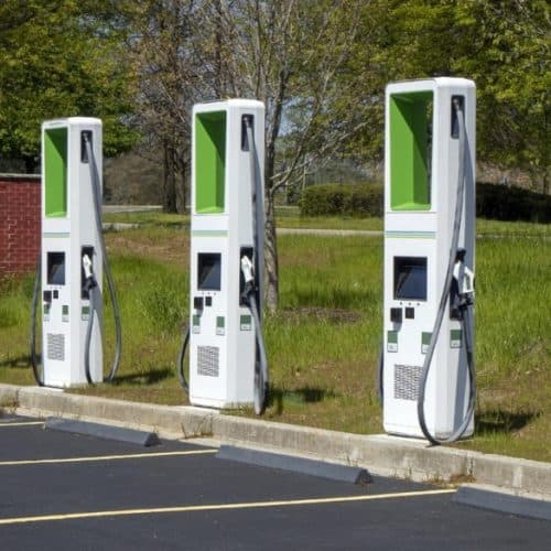Borne de recharge ou point de recharge : quelles différences ?