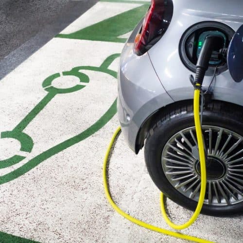 Borne de recharge en entreprise : que puis-je demander en tant que salarié ?