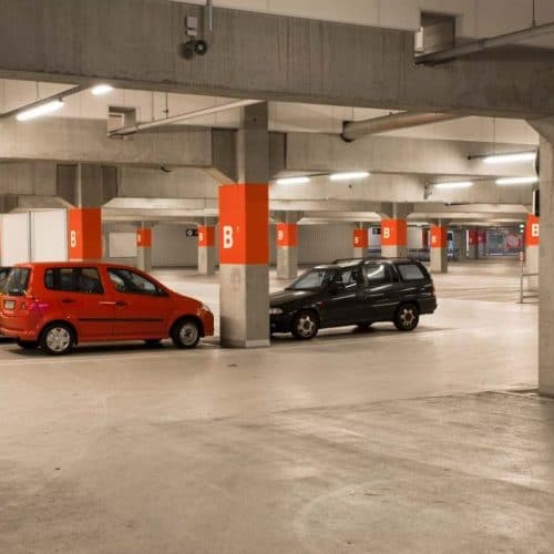 Stationnement long : comment préparer ma voiture électrique ?