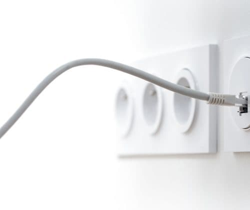 Comment installer et raccorder une prise électrique RJ45 ?