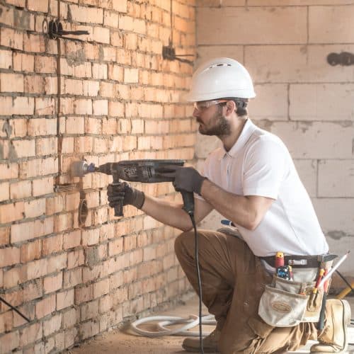 Travaux d’électricité : que dit la norme sur les saignées ?