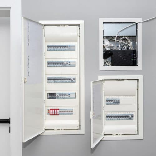 Que dit la norme électrique pour l’installation d’un tableau divisionnaire ?