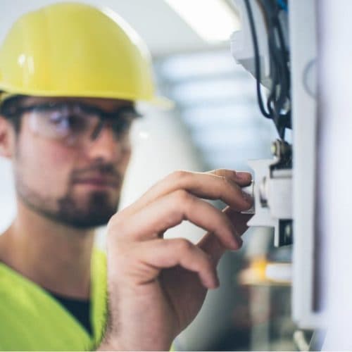 Risques électriques au domicile : comment prévenir, comment agir ?