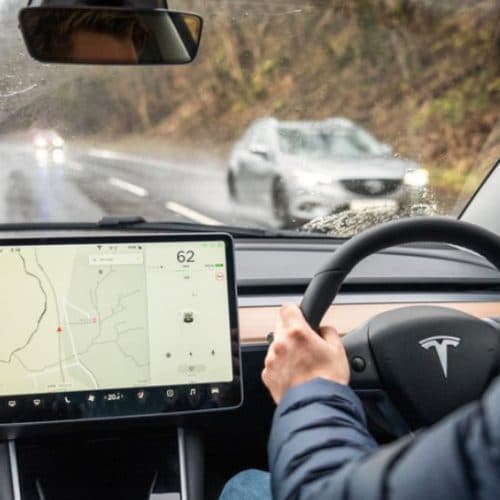 Inondation : les voitures électriques sont-elles plus exposées que les voitures thermiques ? 
