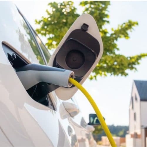 Une voiture électrique peut-elle prendre feu ?