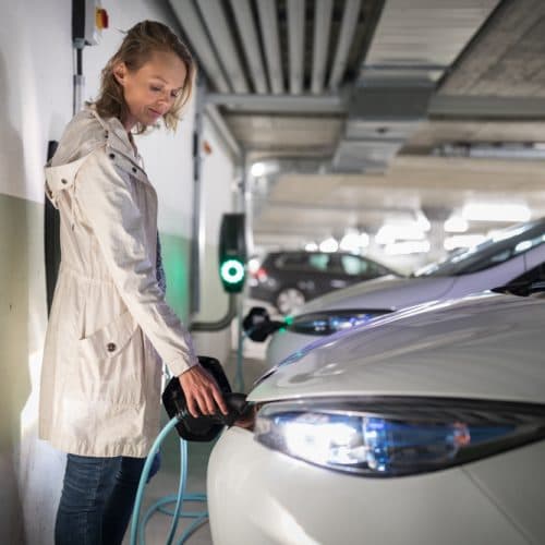 Quel est le voltage d’une voiture électrique ?