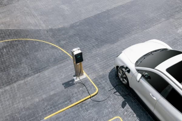 Vue aerienne borne voiture electrique