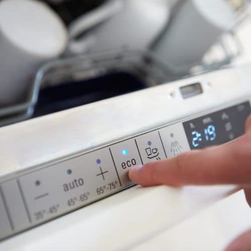 Circuit d’un lave-vaisselle : comment bien équiper sa cuisine ?