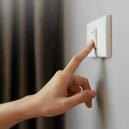 Interrupteur ou interrupteur va-et-vient : lequel choisir ?