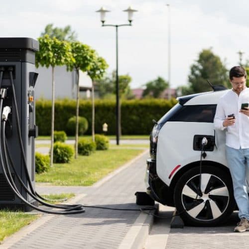 Comment fonctionne la recharge électrique sur les bornes publiques ?