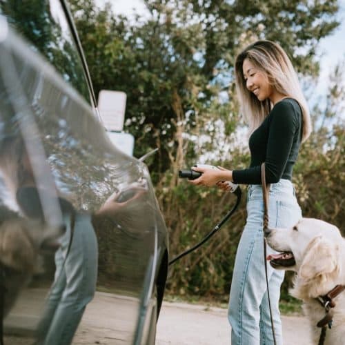 Avantages et inconvénients d’une voiture hybride
