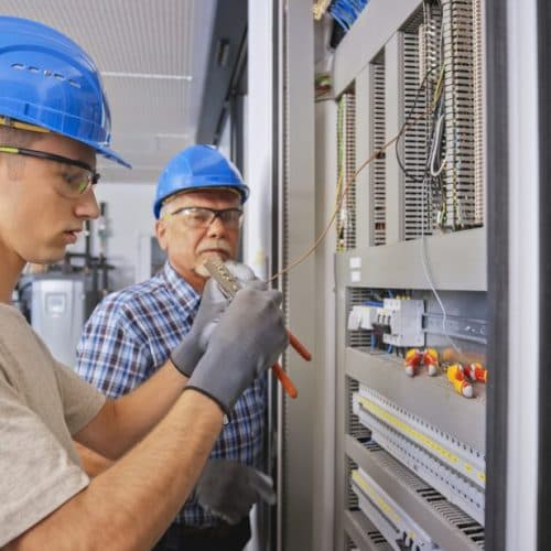 Quelles formations et qualifications pour devenir électricien ?