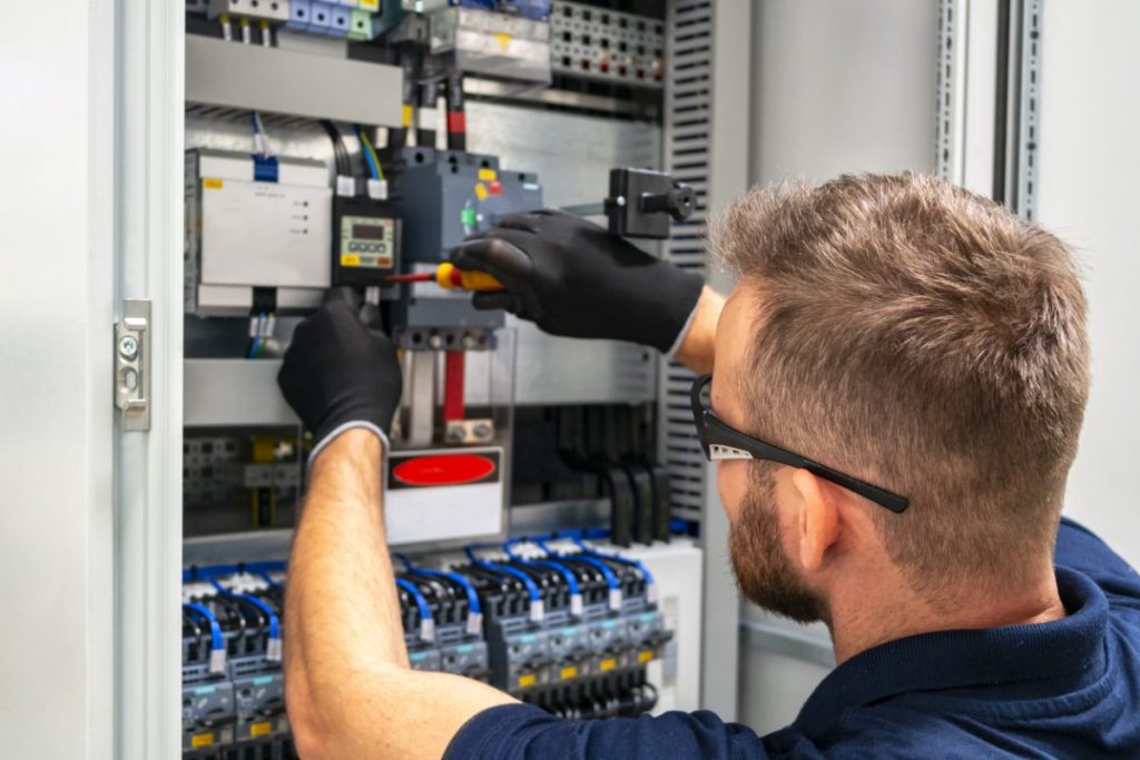 comment choisir inverseur de source electrique