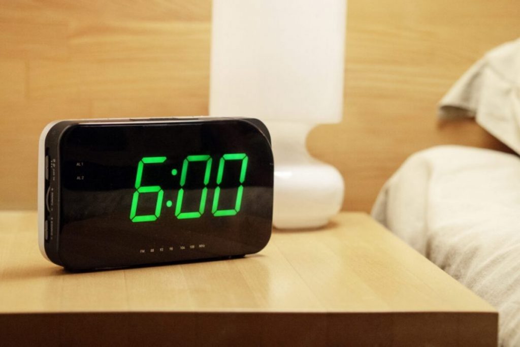 reveil numerique table de nuit
