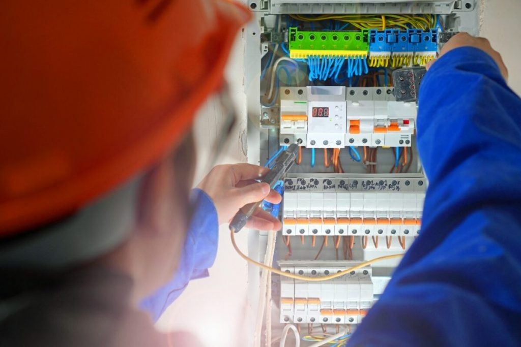 electricien repare tableau electrique