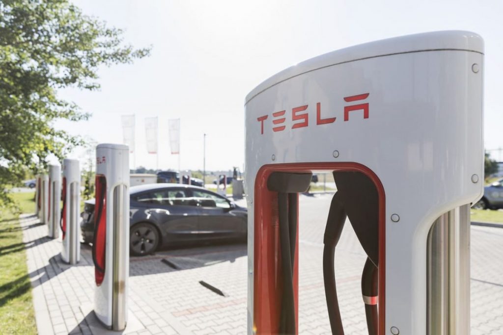 borne publique tesla superchargeur