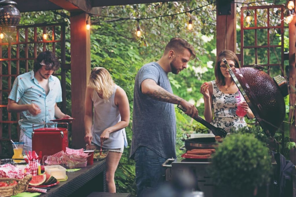 jardin barbecue en famille