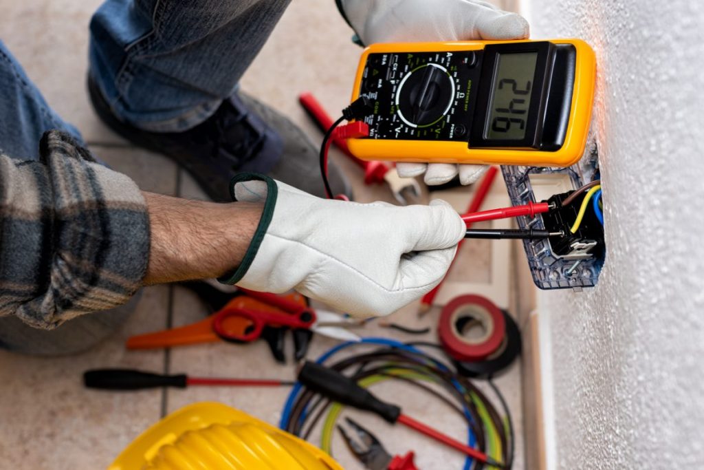 electricien mesure multimetre courant