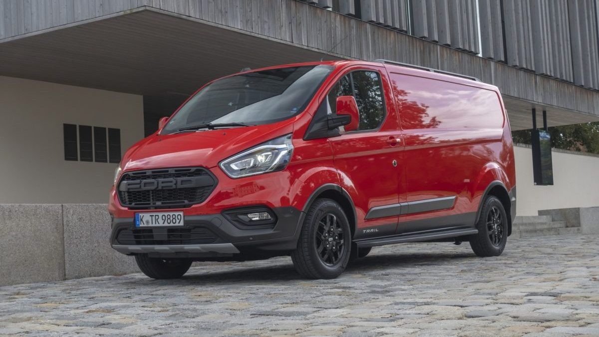 Ford e-transit rouge