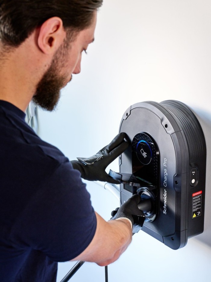 installateur borne schneider