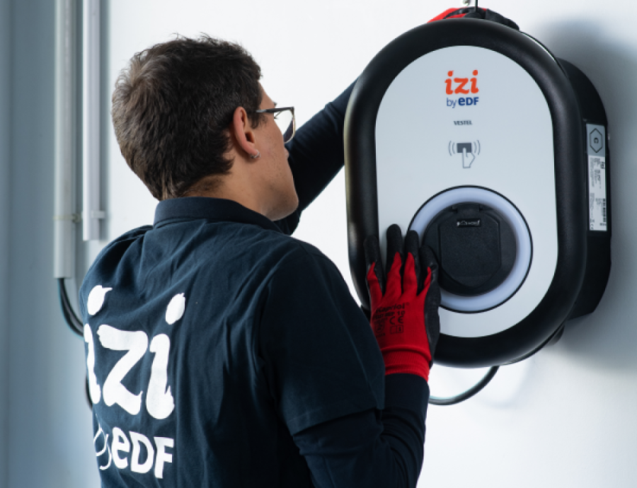 IZI by EDF - Borne de recharge en maison neuve HEXAOM